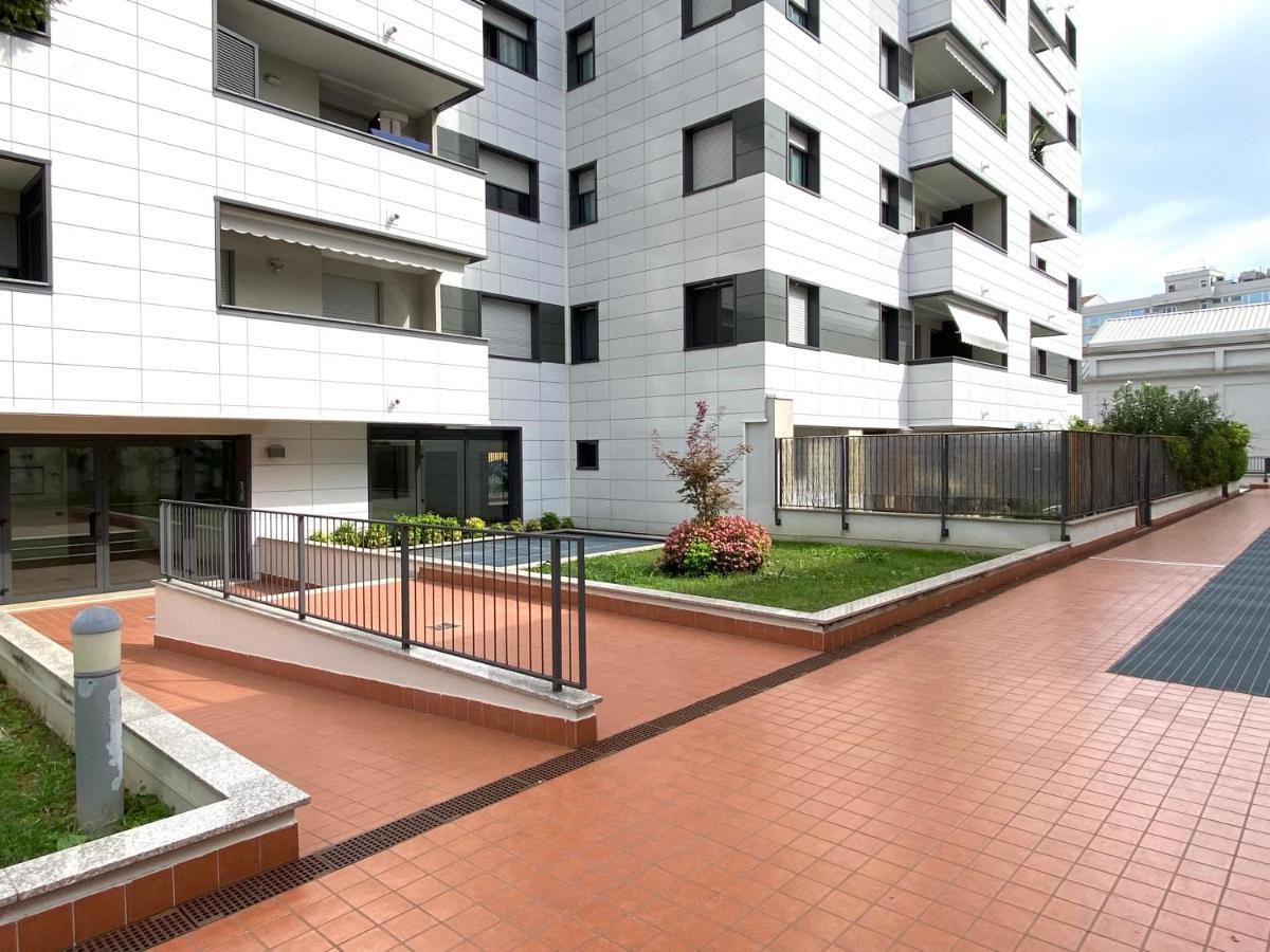 Appartamento Sulla Metro 3 Gialla Maciachini Milan Exterior photo